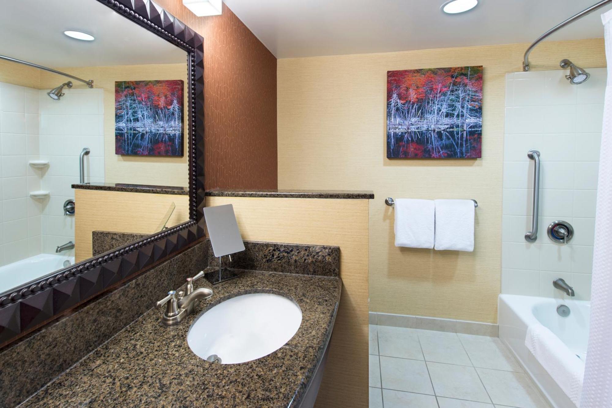 Courtyard Marriott לייק פלאסיד מראה חיצוני תמונה
